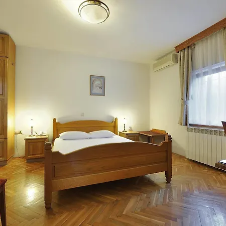 Otel Sucevic Garni 4*